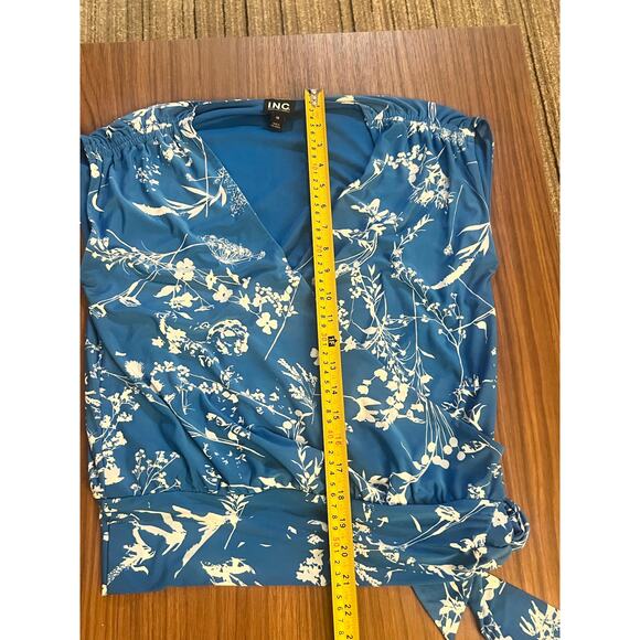 INC International Concepts Wrap Top XS NWT Blue White Floral Tie Waist - Picture 9 of 10
